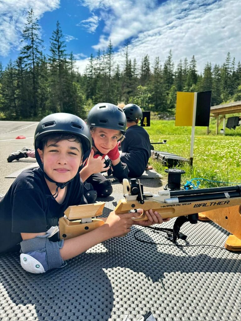 AIR, TERRE ET MOUSQUETON